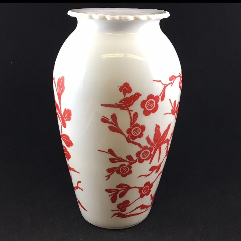 VTG 1940s White & Red Anchor Hocking
Vitrock Milk Glass
Flowers Birds EUC - Picture 5 of 8